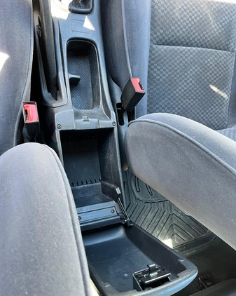 Toyota Avensis cena 7000 przebieg: 252000, rok produkcji 2001 z Bielawa małe 529